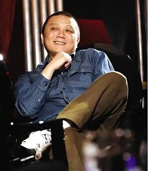 余华说：“人最大的悲哀，是一辈子没弄明白，这个世界其实就你一个人。无论发生什么，