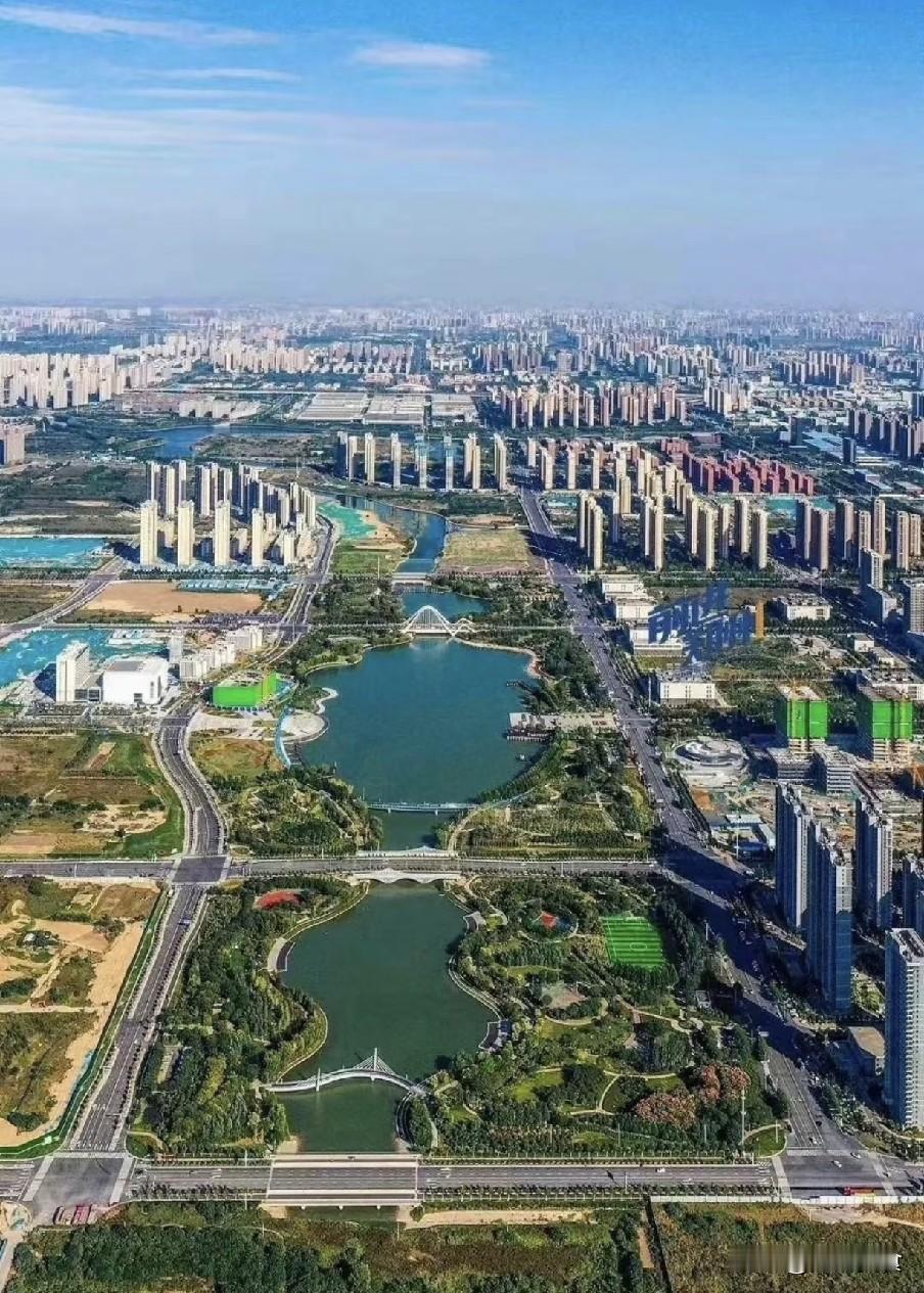 西安楼市开始离谱了！高新区软件新城板块从3.2万变成1.8万
 
作为西安楼市的