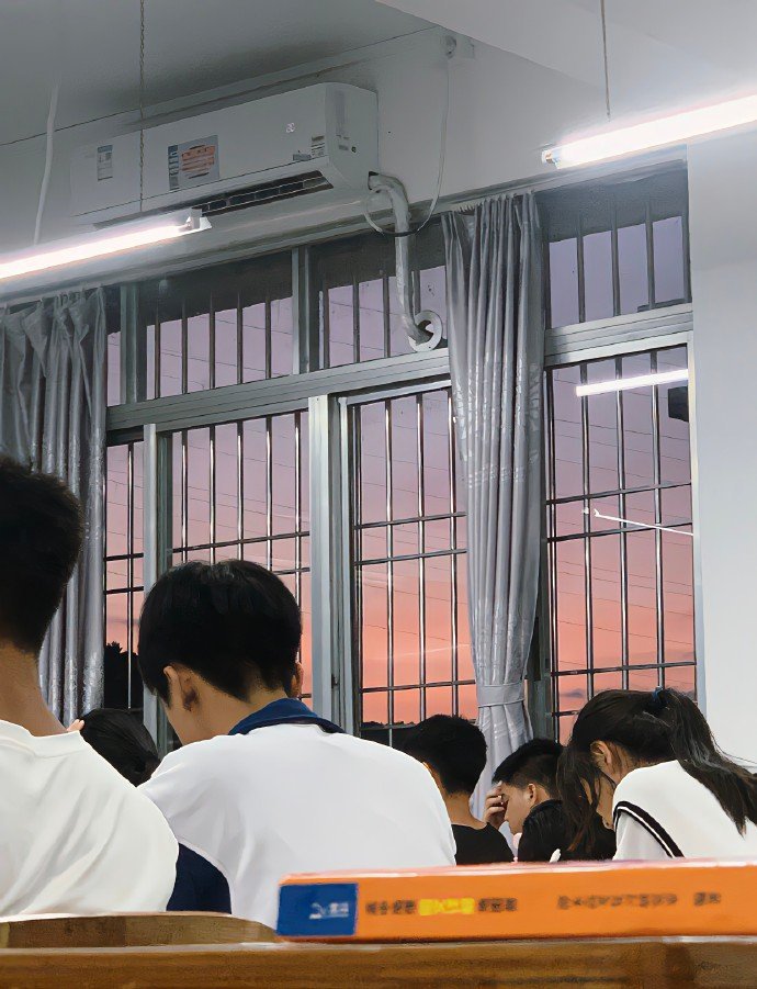“甲乙丙丁又如何 青春的阳光照亮的是所有人” 
