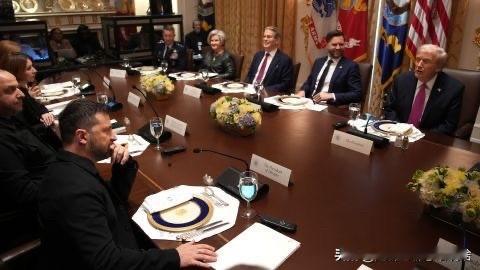 唐纳德·特朗普回应莫斯科关于修建美俄隧道的美梦
美国总统唐纳德·特朗普认为在美俄