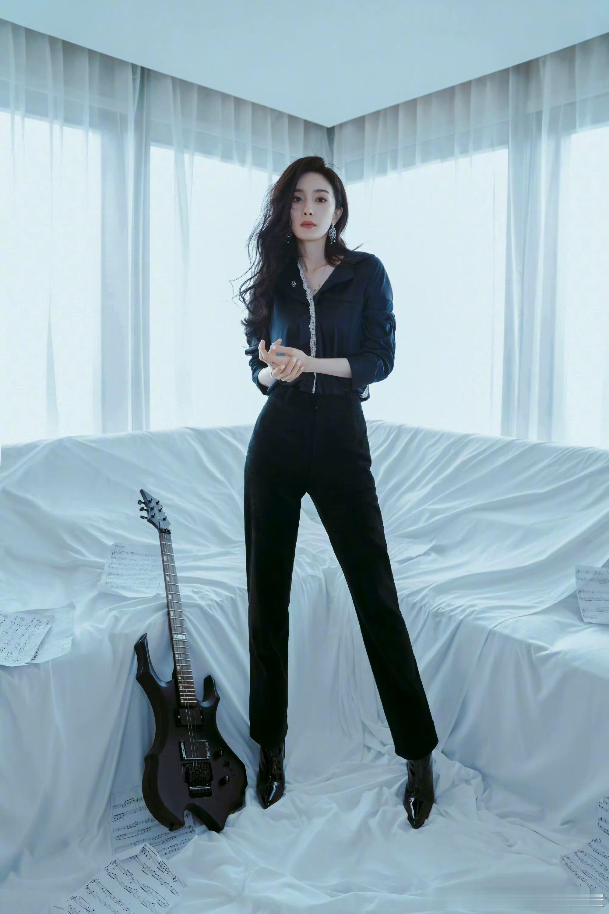 杨幂  🦊杨幂公牛品牌全球代言人 你眼中的她是什么样子的认真专注：认真的对待每