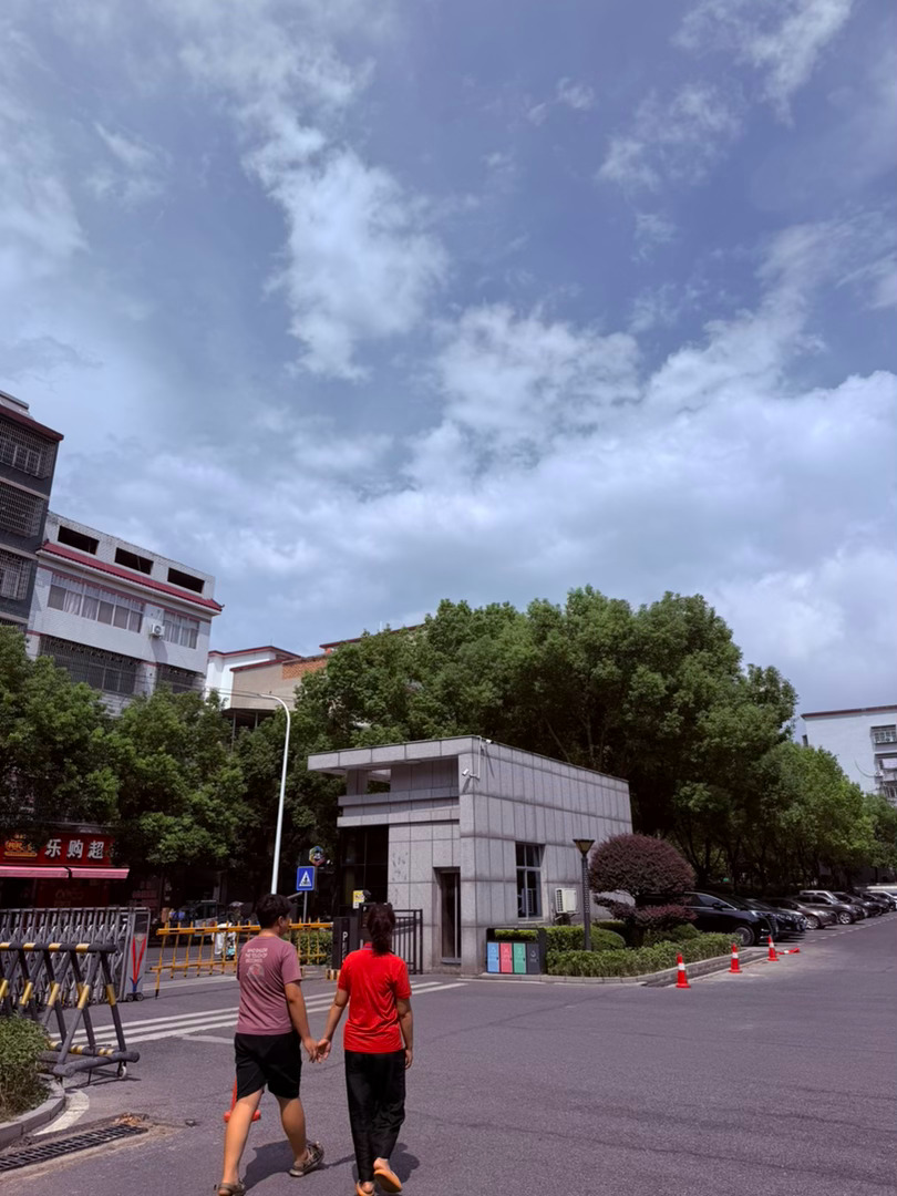 生活手记记录真实生活摄影摄影摄影 小城晴空一方小城，藏着独属于寻常日子的开阔光景