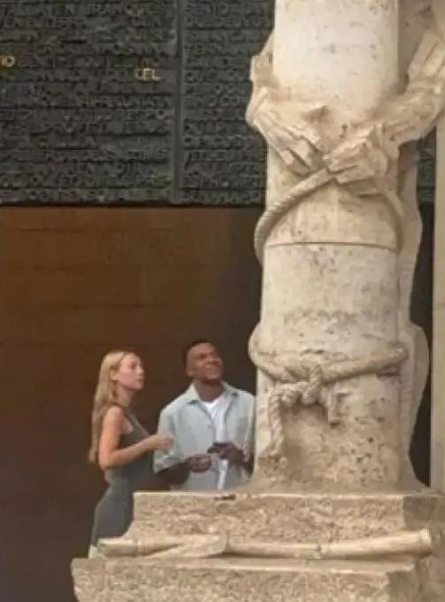 姆巴佩人生大赢家！美女、荣誉、地位一个都不缺，欧冠金球奖真没那么重要了
 
世界