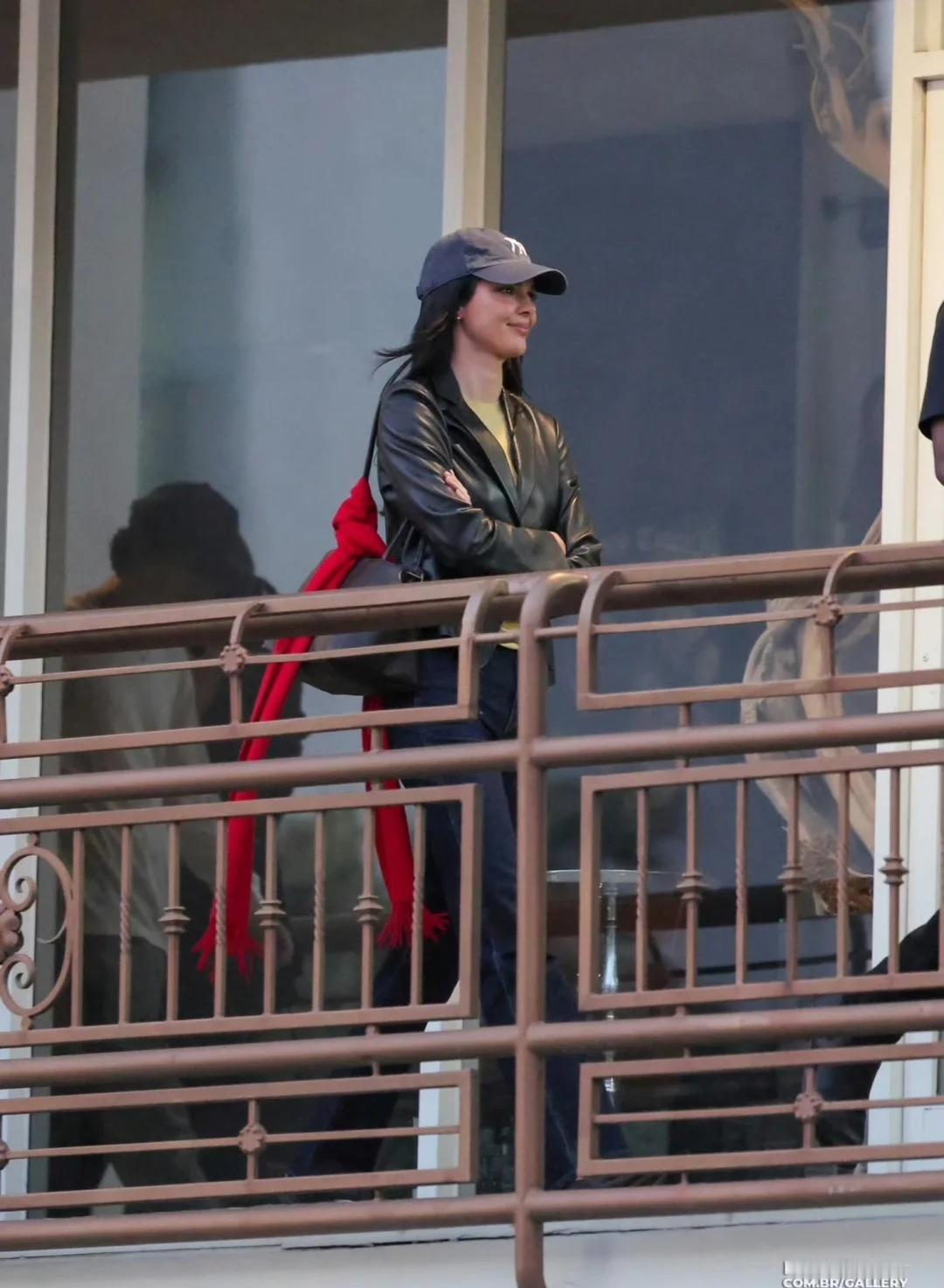 Kendall Jenner 姐真的很爱这家🍣
还有Kylie和甜茶捏～
卡戴