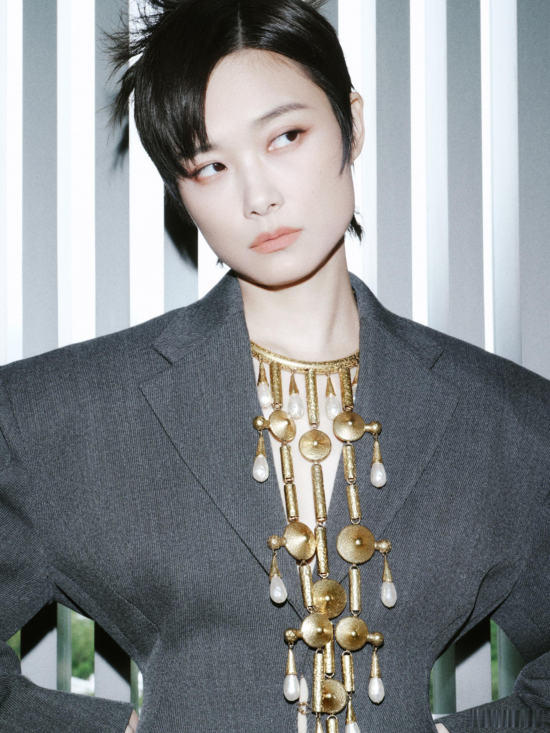 李宇春压轴能看到李宇春压轴出席ELLE风尚大典还挺惊喜的！她每次出席活动都很有辨