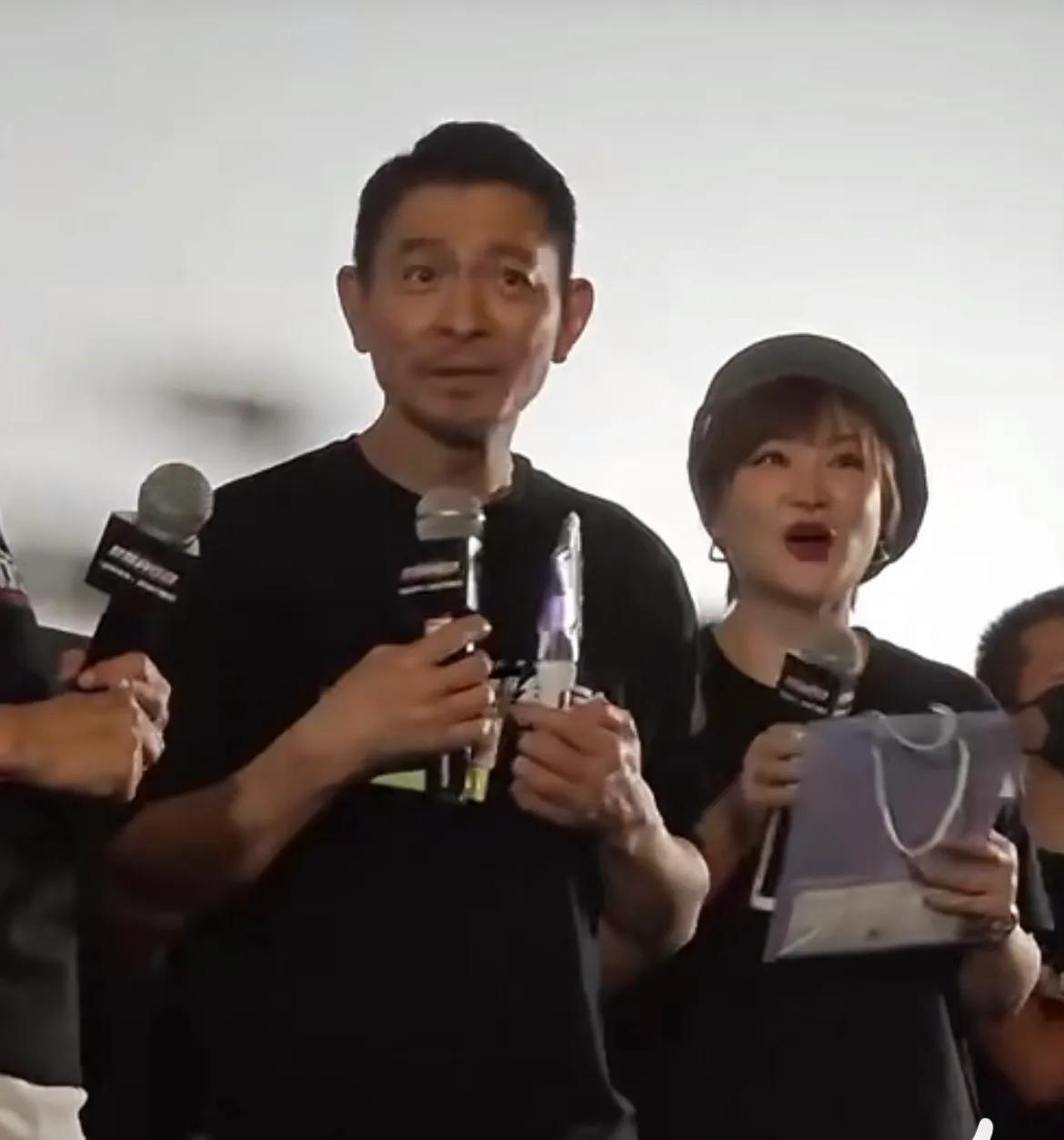 刘德华，手足无措了！

9月29日，深夜，刘德华被冲上热搜，因为一个昵称，让经历