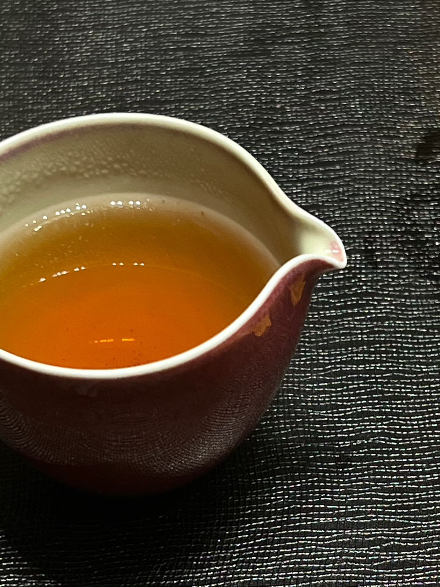 品茶赏器交友  独处喝茶，从来不是孤独，而是给自己留的温柔空间。 温杯、注水、出