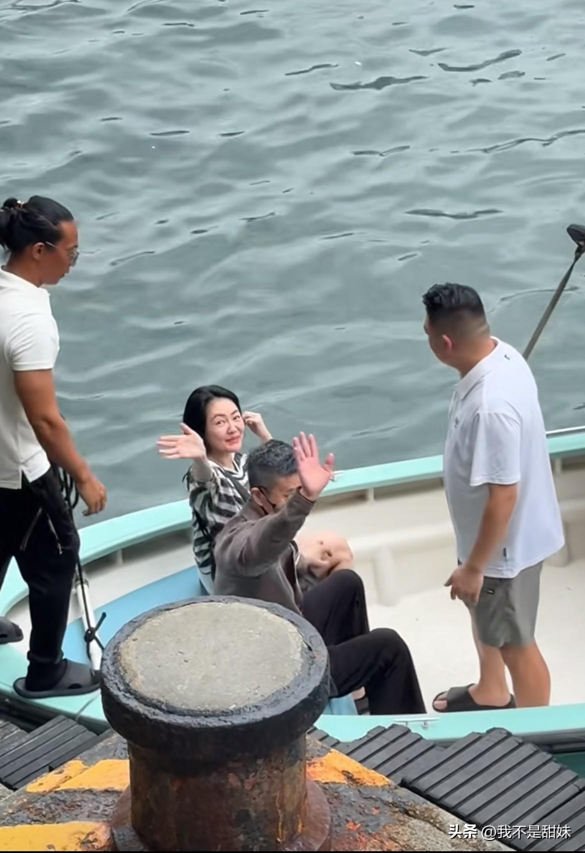 小s和老公在中环摩天轮🎡码头⛵️！
Mike 没穿黑色紧身衣[笑哭][笑哭]