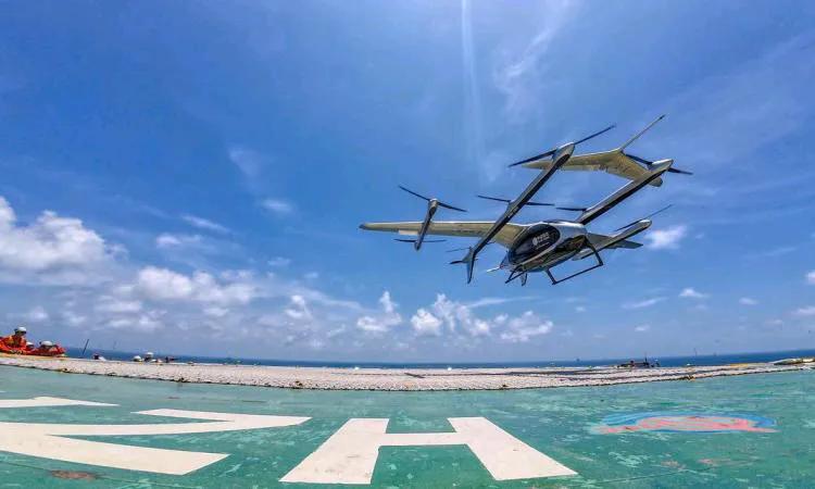 中国自主研发的两吨级电动垂直起降航空器8月3日成功实现全球首次海上石油平台物资运