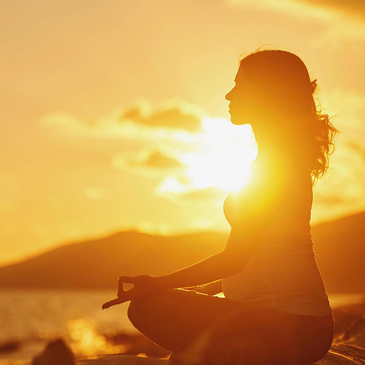 最近我痴迷于冥想，每日清晨睁开双眼后，便跟着老师进行半小时的冥想。跟随老师的引导