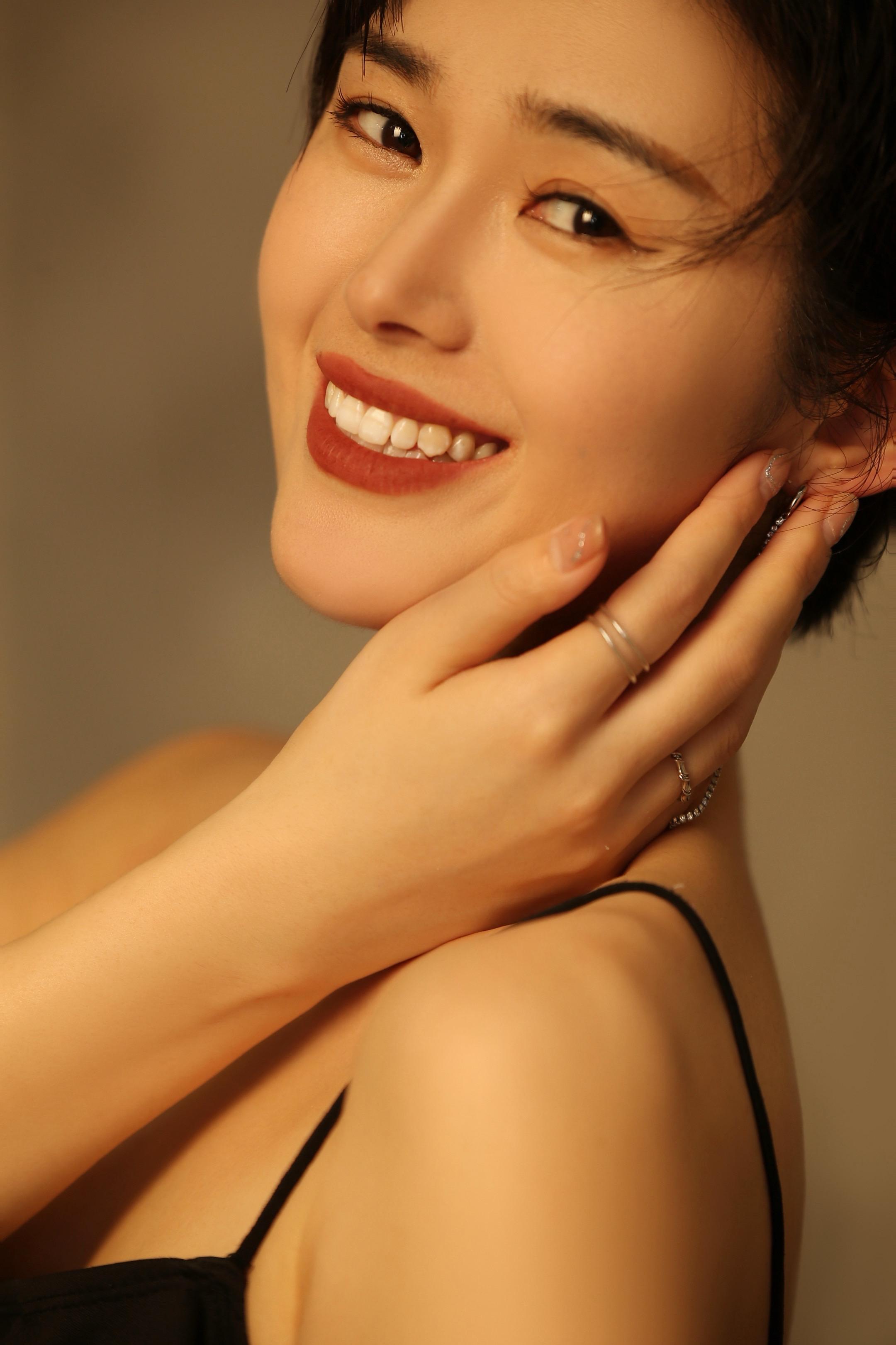 许多人将爱视为价值交换  殊不知 真正的爱 生于盈满 而非索取   爱...