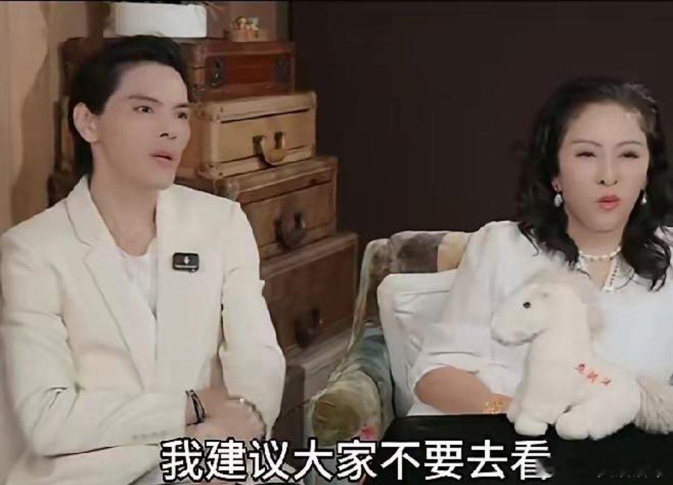 向佐摆出正经模样直言，并不推荐大家走进影院去看《功夫女足》 