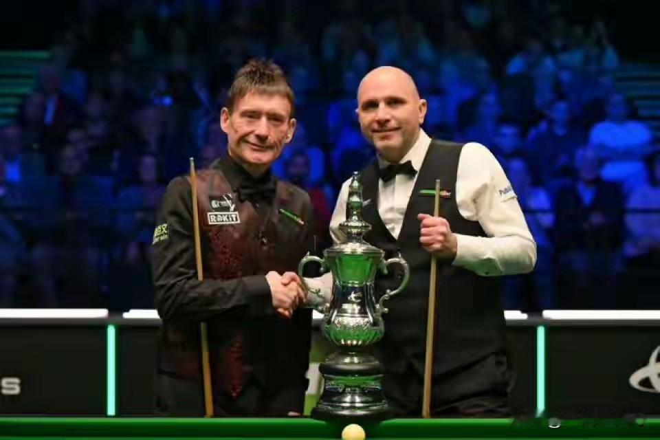 斯诺克元老赛决赛，51岁乔·佩里以7-5战胜63岁的吉米·怀特，时隔三年再获冠军