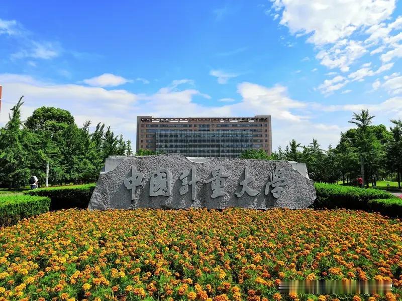 ① 今年考多少分能上？全告诉你！

2026年高考生和家长最关心的问题来了。结合