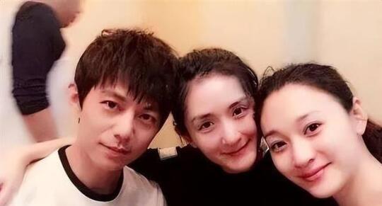 何炅谢娜“搞事”庆生，李小冉被友情狠狠宠