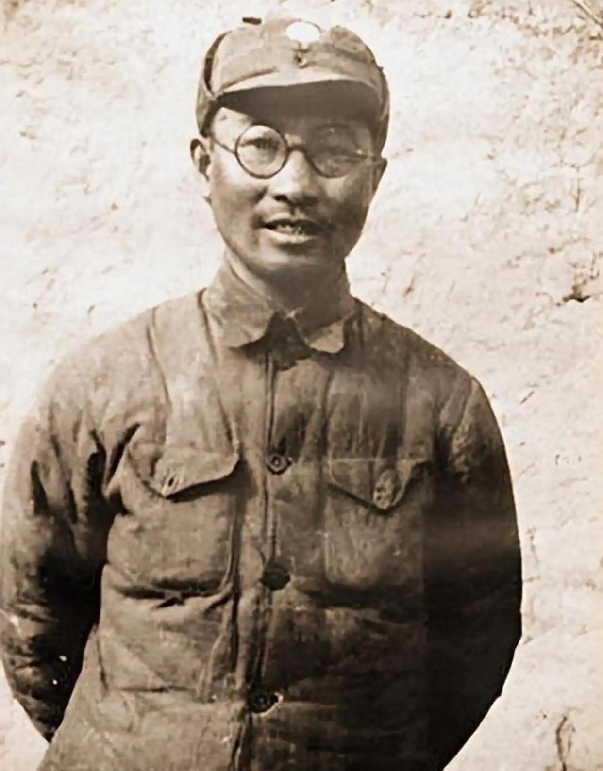 解放战争时期，我军南下挥师。时任第二野战军第四兵团司令员的陈赓，命周希汉率部渡过