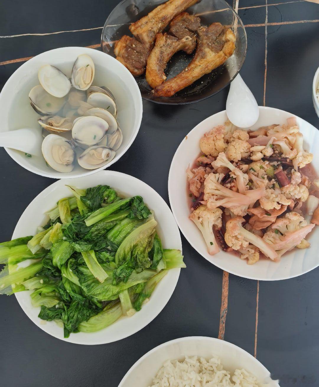 李爷减肥计划 减肥的第一百天。周末，天气不错。放下手机，减少撕逼。弄俩小菜，来盘