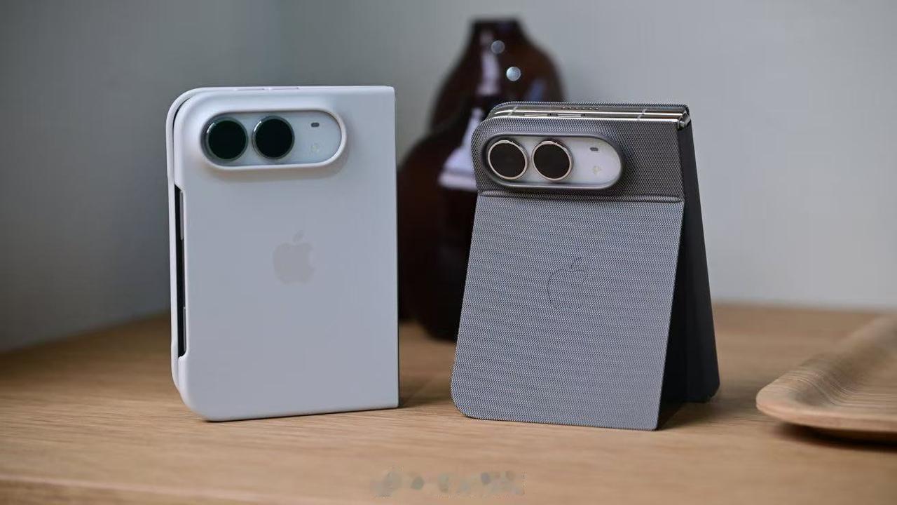 iPhone Duo于今日正式迎来首销，起售价格定为15999元，提供星光白与夜