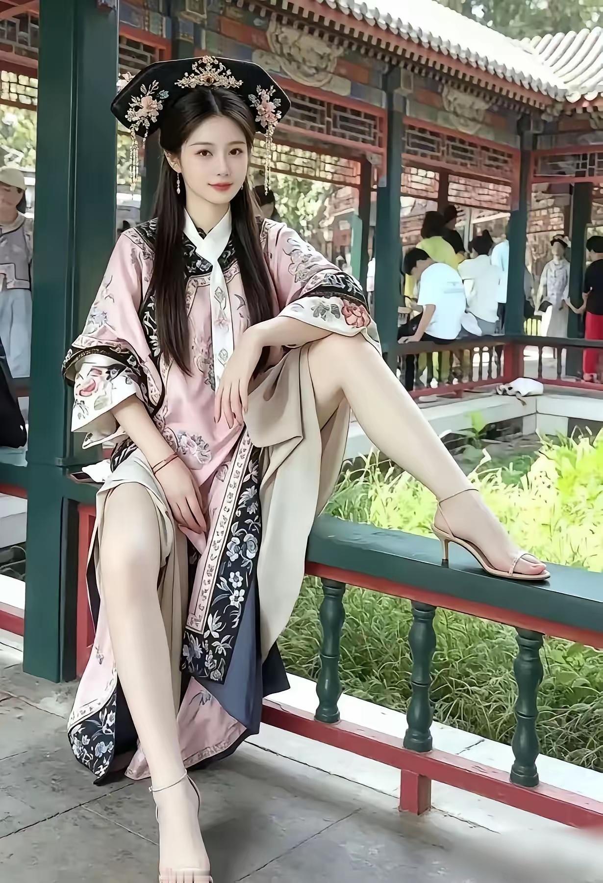 如今是手机的时代，电影电视已经是多年不看了，所以图中美女到底是个啥来头，对俺来说