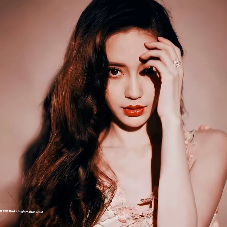 angelababy angelababy “我沿着星河捡着你遗落在月亮旁的浪漫