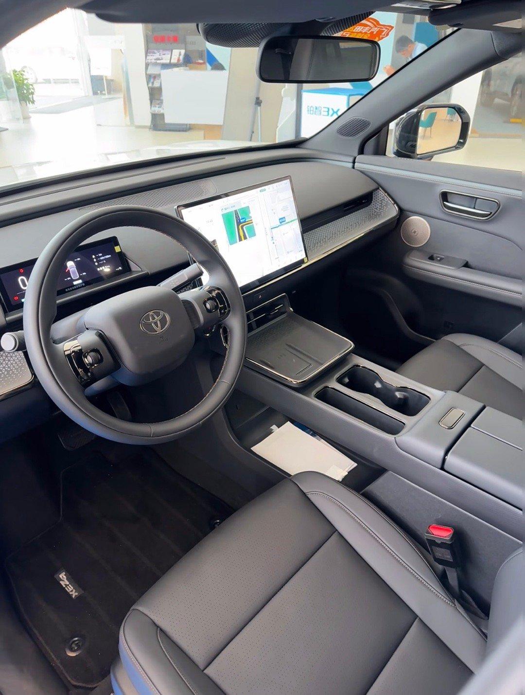 🚗铂智3X，内饰纯享谁懂啊家人们！铂智3X的内饰配色也太会了吧！橙色、黑色、米