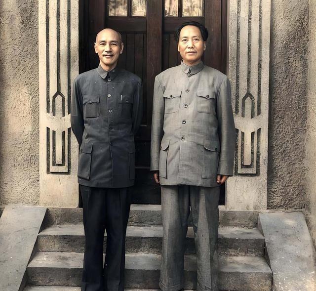 蒋介石对共产党一向恨之入骨，曾经两次在全国发布通缉令，通缉共产党的首要分子，那么