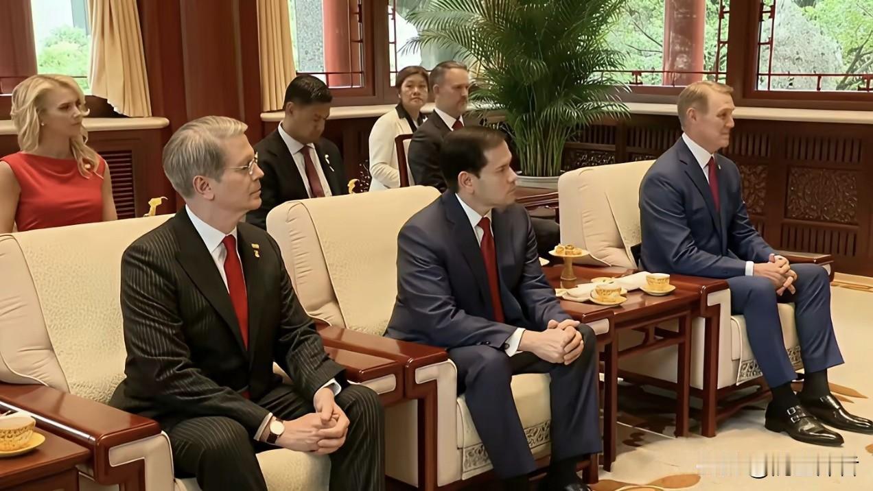这才是美国国务卿鲁比奥该有的样子！[笑哭][笑哭][笑哭]