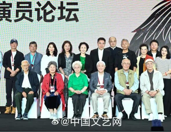 参加第36届电影“金鸡奖”的老艺术家
田华 祝希娟 陶玉玲 张勇手 达式常等