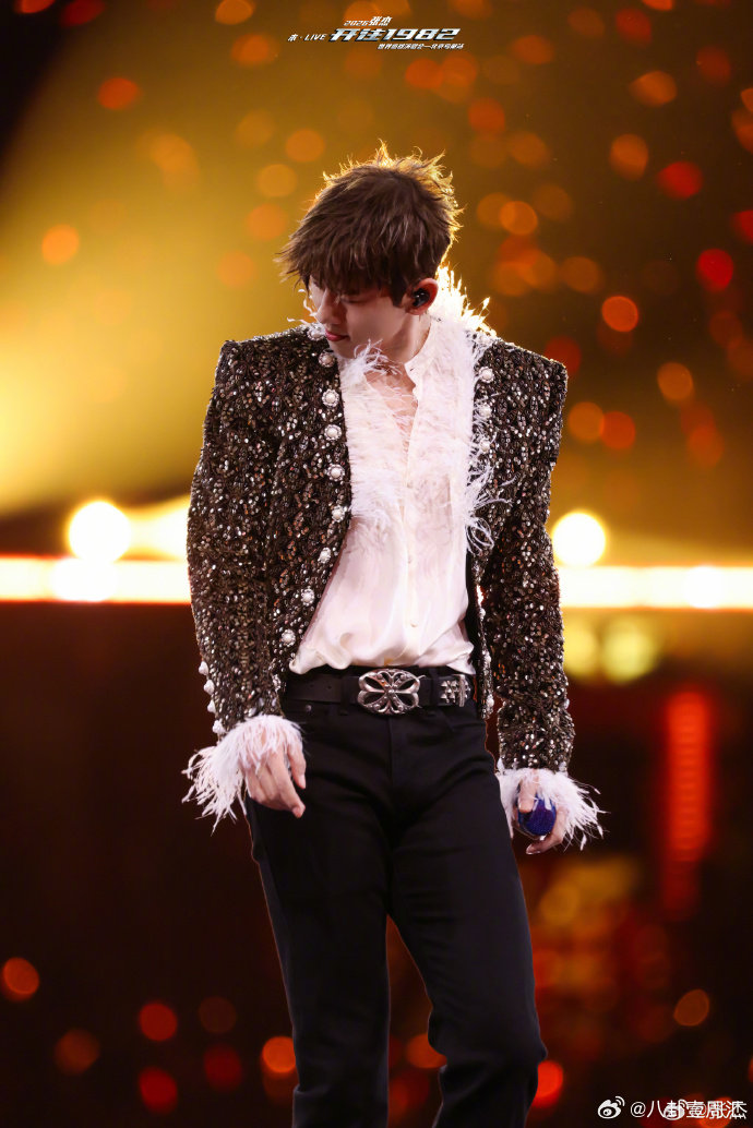 张杰张杰鸟巢行程即将过半张杰我们一起会更加精彩 舞台、歌声、舞美全是顶配，张杰演