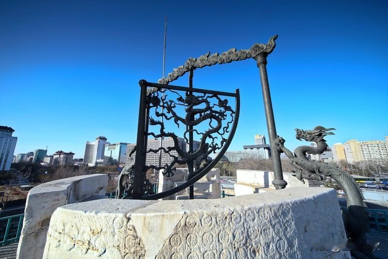 啥能让网友直呼“古人智慧太牛”？一段北京古观象台的报时视频在网上火了。工作人员用