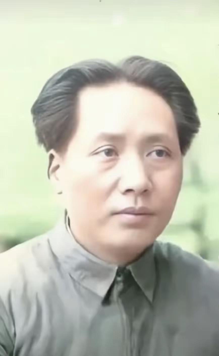 这张照片太珍贵了，转了半个地球，又回来了！这是伟人44岁在延安时，美国外交官拍下