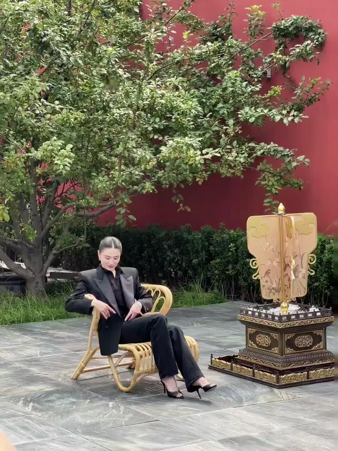 女人中的女人 雌性中的雌性