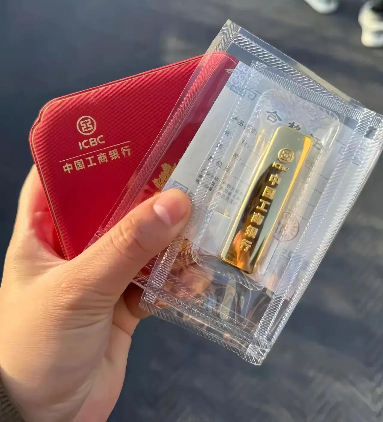手里有黄金的人，
现在估计脸都要笑歪了！

8月6日，金价从凌晨开始起飞到现在9