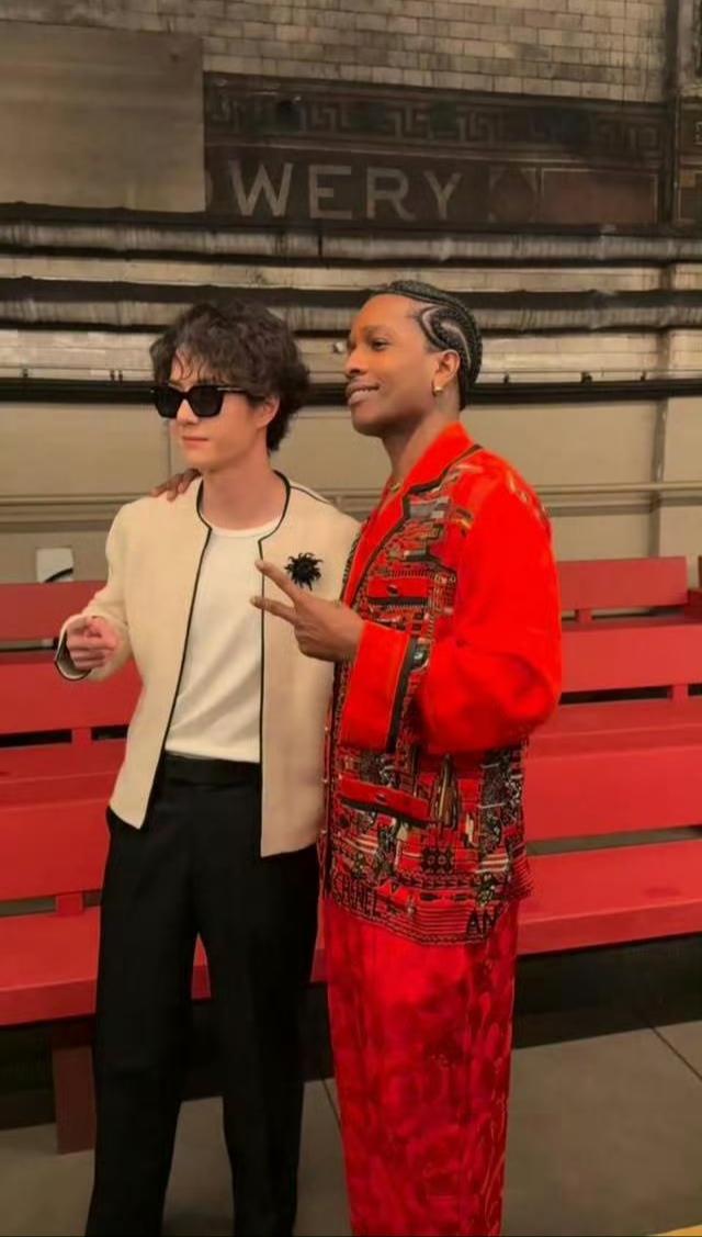 追星，咱就说谁能追成王一博这么牛？真的好想接王一博的“追星运”啊[捂脸]。
我让