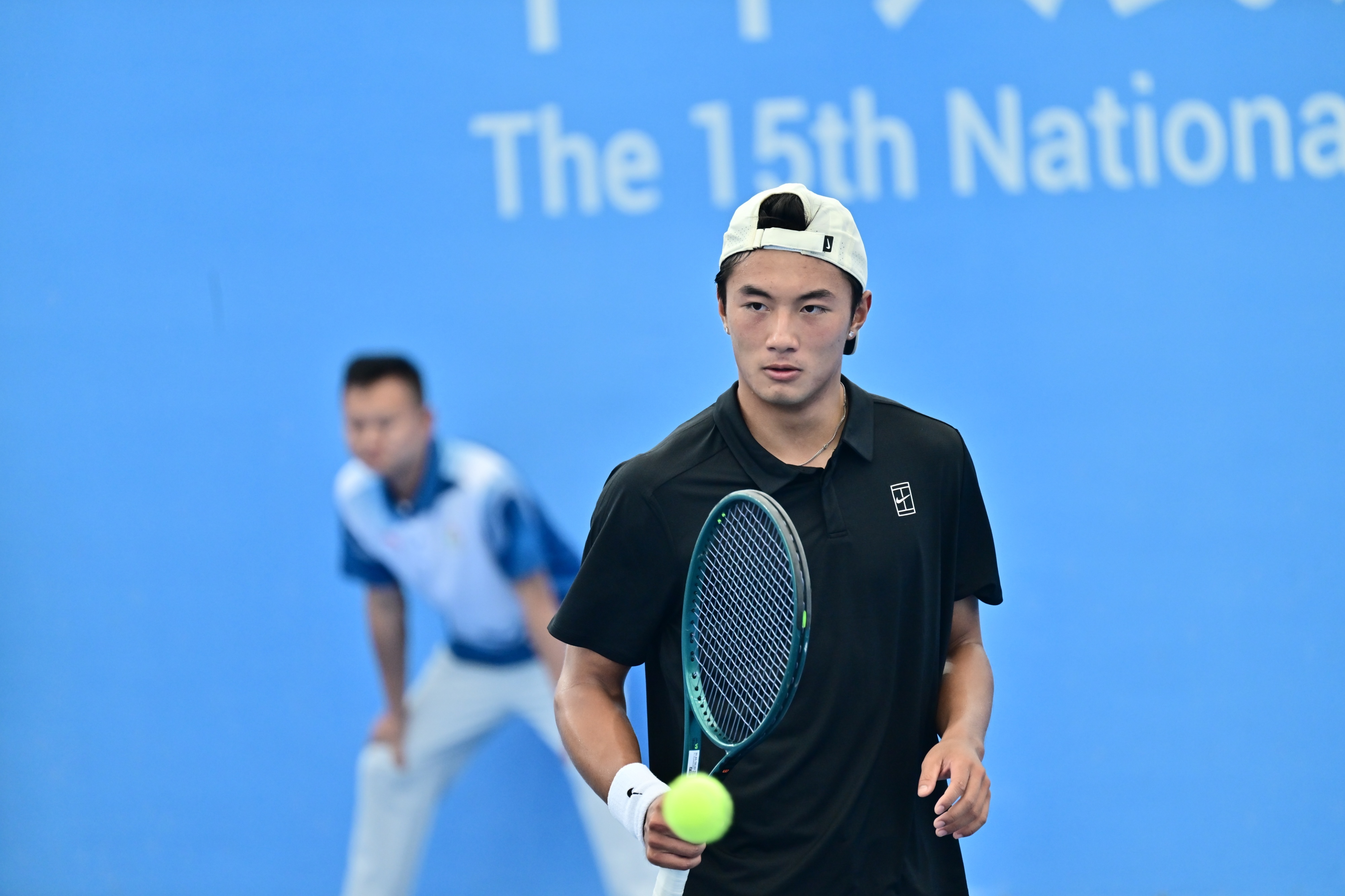 第十五届全运会 网球青年男团四分之一赛果：江苏2-0山西徐旷清6-1、6-2段皓