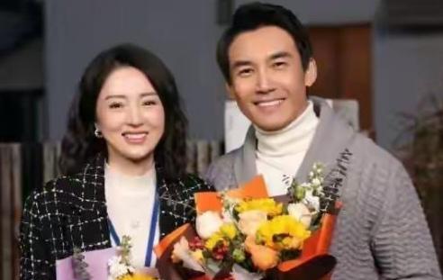 都2025年了，还在看“大团圆”？
董璇和张铎，两个被生活揍趴下的人。
一个公司