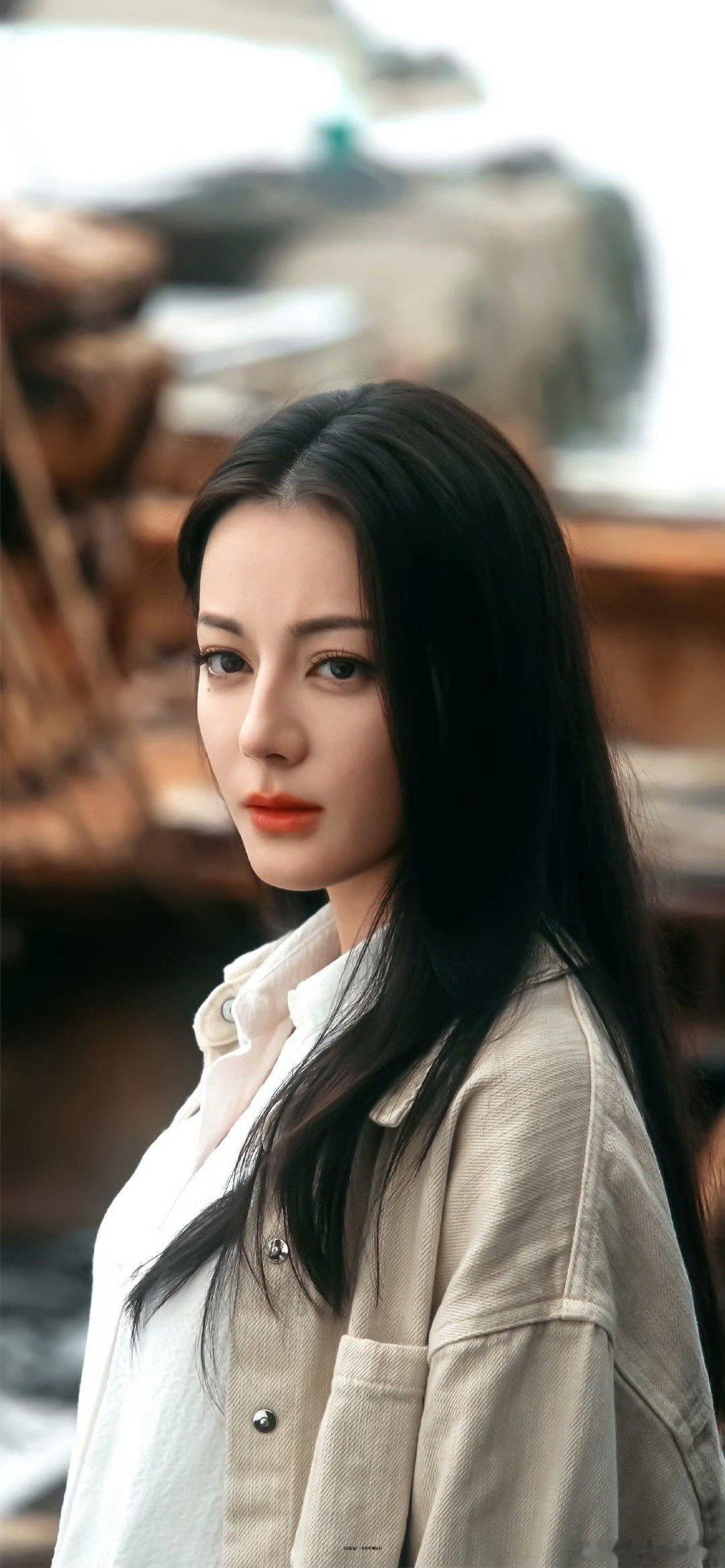 天哪，真的忍不住说真好看，热巴的美貌真的是神 颜，是给我们带来了与众不同的一份美