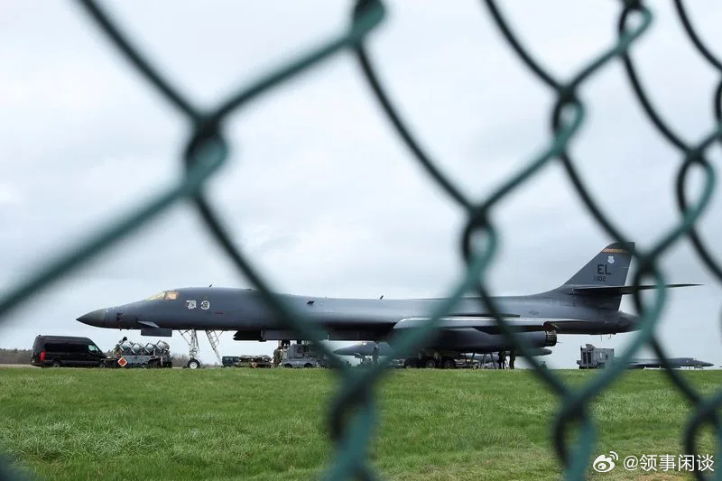 【斯塔默拒绝卷入更大规模的伊朗战争，并表示愿意在海峡问题上提供帮助】[谁愿意往坑