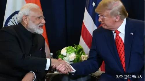 最近特朗普真是越来越搞笑了。

美国加油机摔了、航母也着火，明眼人都看出来是被伊