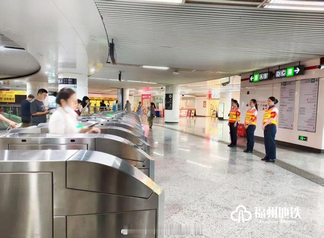 地铁头条【福州修订轨道交通乘客守则 取消携带免票儿童数量限制】近日福州市交通运输