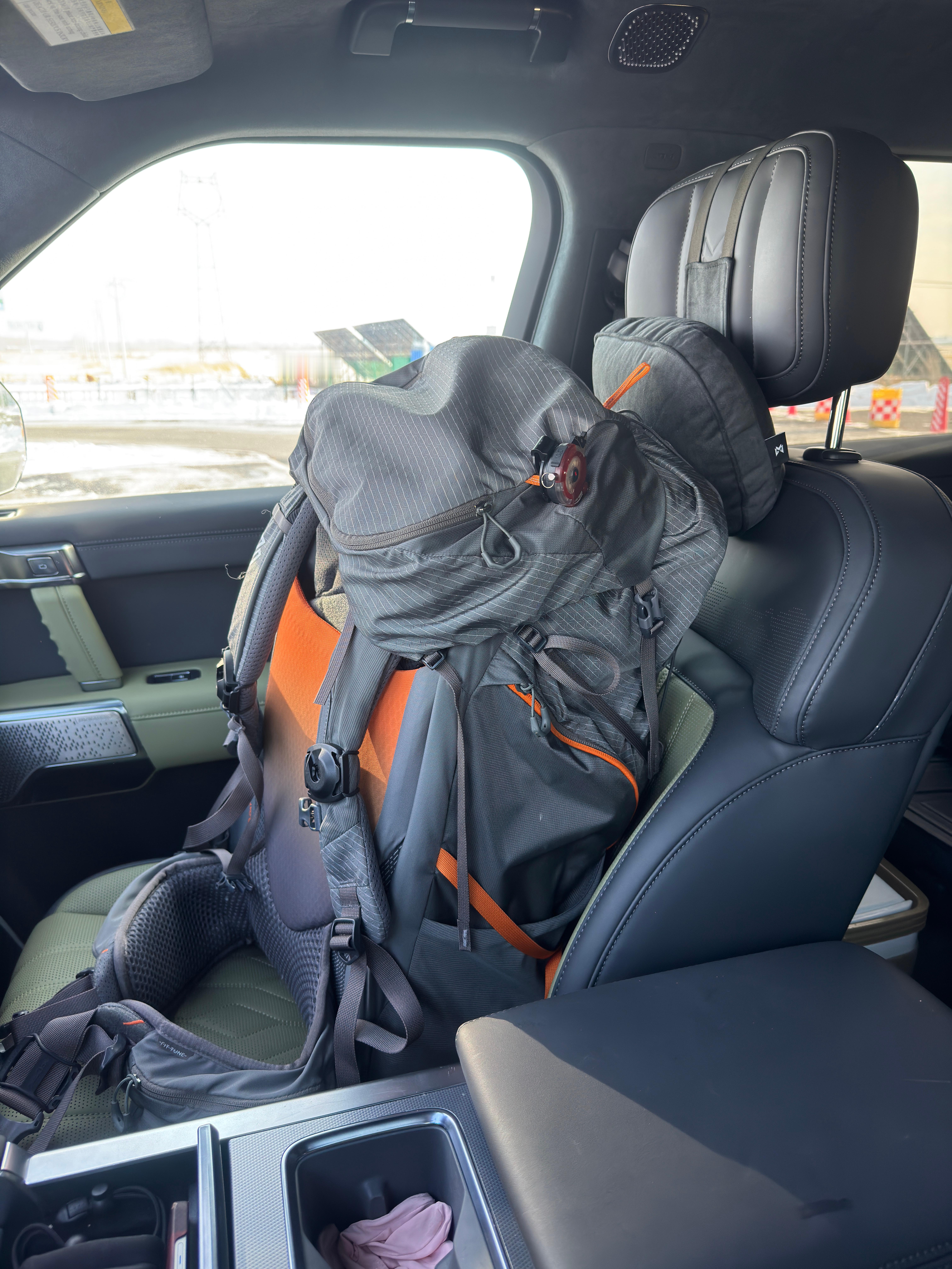 用两句话说明我的大包有多重：当我把它放在副驾的时候车机会提示“副驾乘客”还没有系