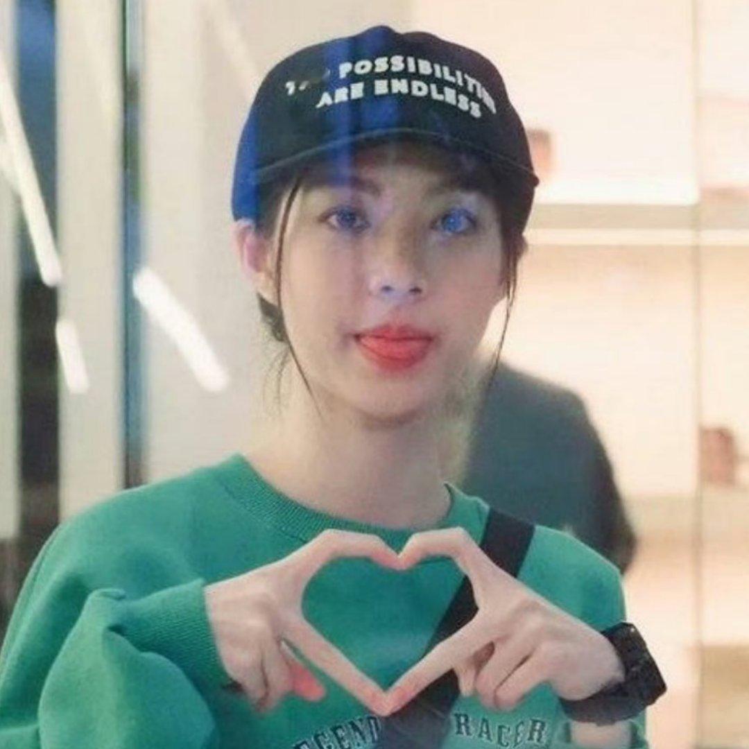 受不了这种每天一睁眼没有新鲜萌狗看的日子 。。 