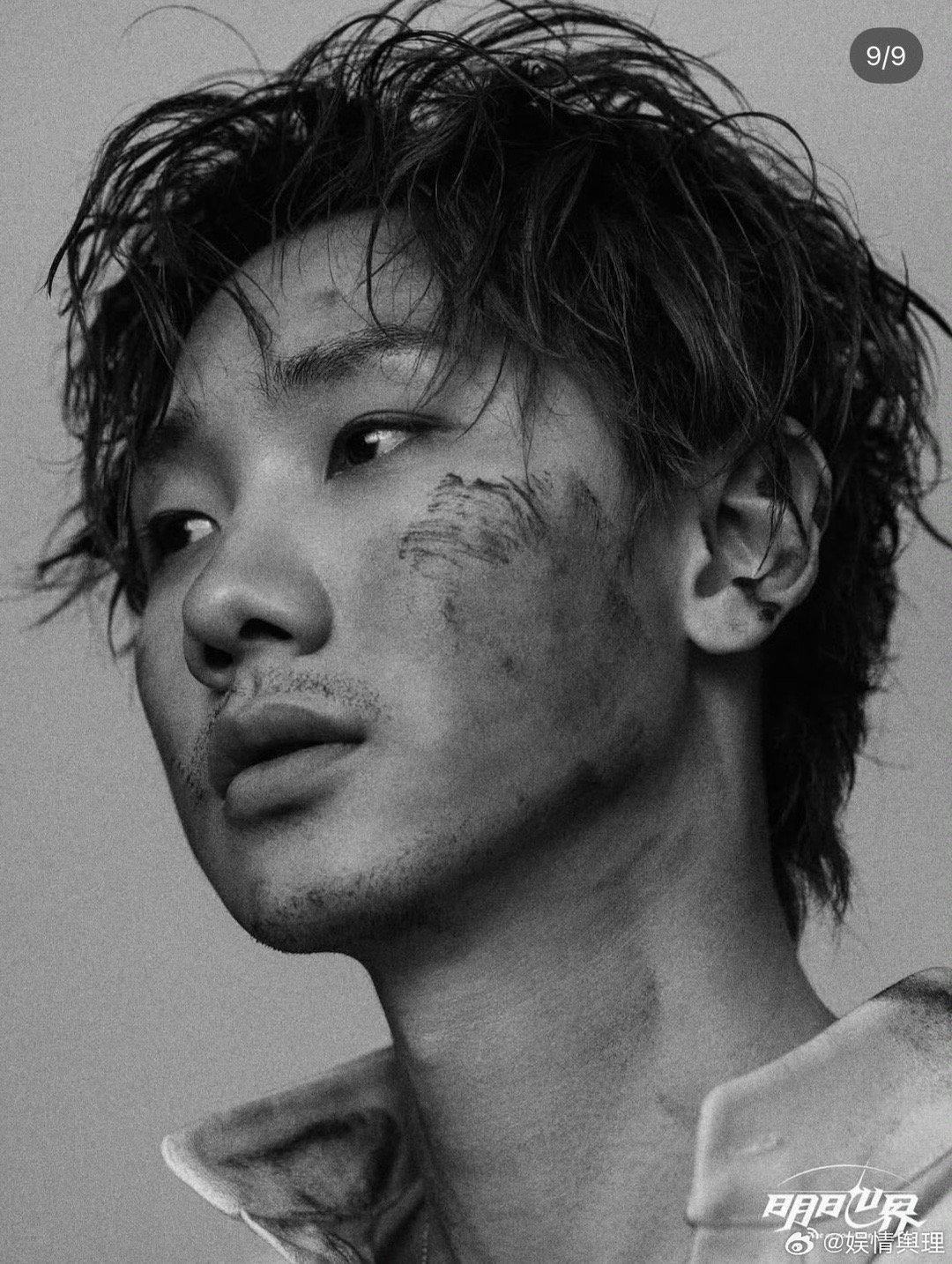 汪苏泷黑白战损九宫格 这次的黑白战损风格确实让人眼前一亮，褪去色彩反而更有力量。