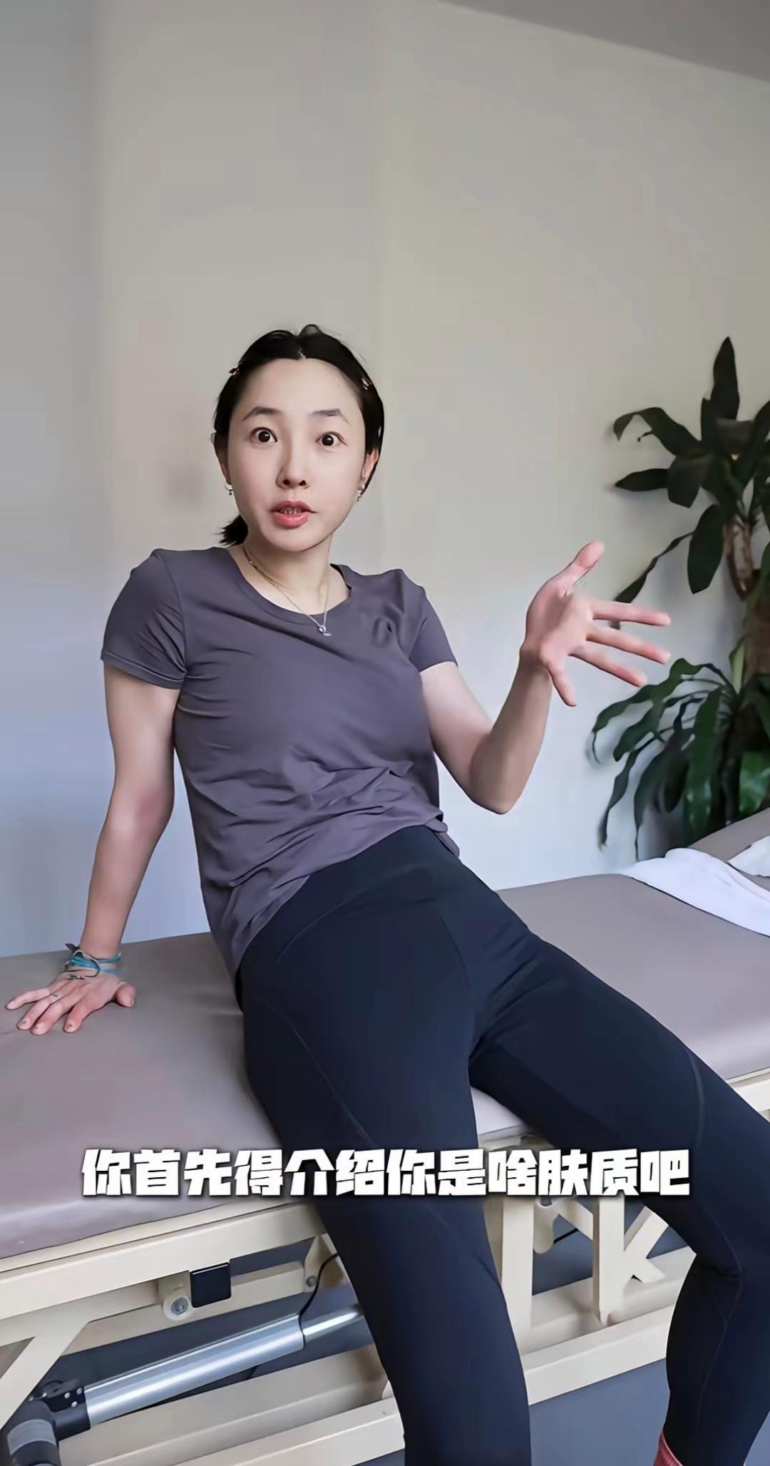 白百何此刻的神态毫不做作，真实感直接拉满。 