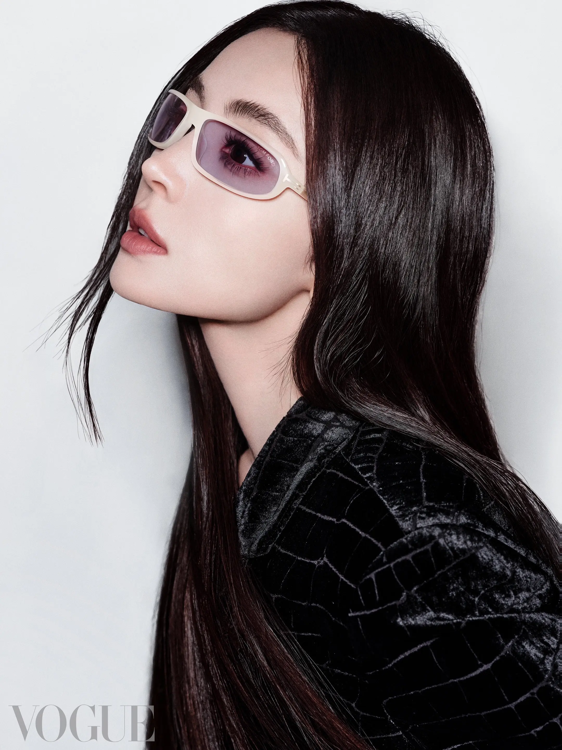 Vogue 刚放出了娜扎的新美照。这是娜扎跟TOM FORD 又联手搞...