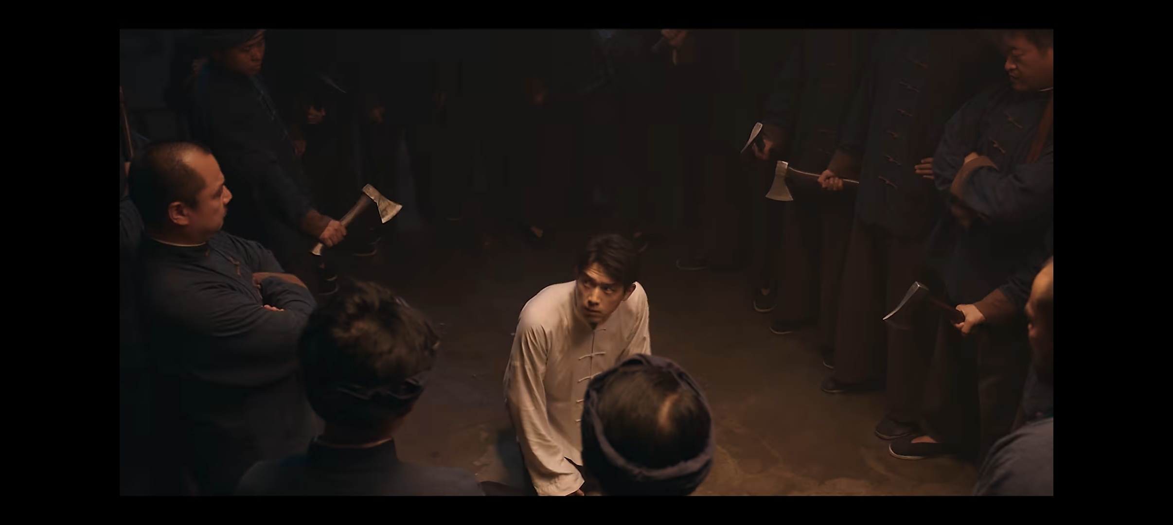 李现上官诚明 这个少爷有点可怜兮兮的了 被一堆人拿着斧头围住哈哈哈哈哈哈哈哈哈 