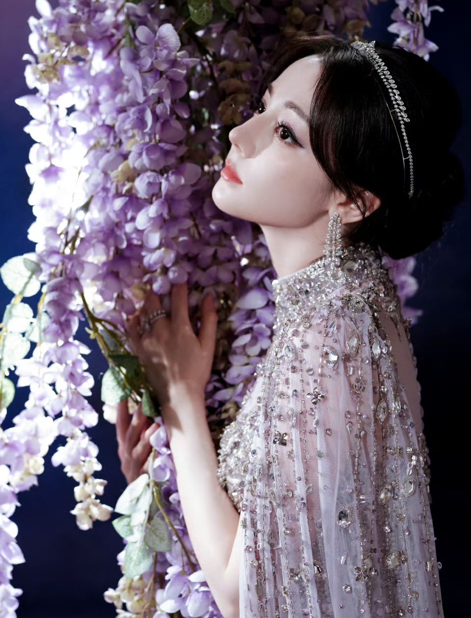 迪丽热巴紫藤花仙妆金鹤龙给迪丽热巴画的紫藤花仙妆 迪丽热巴完全是仙女下凡 迪丽热