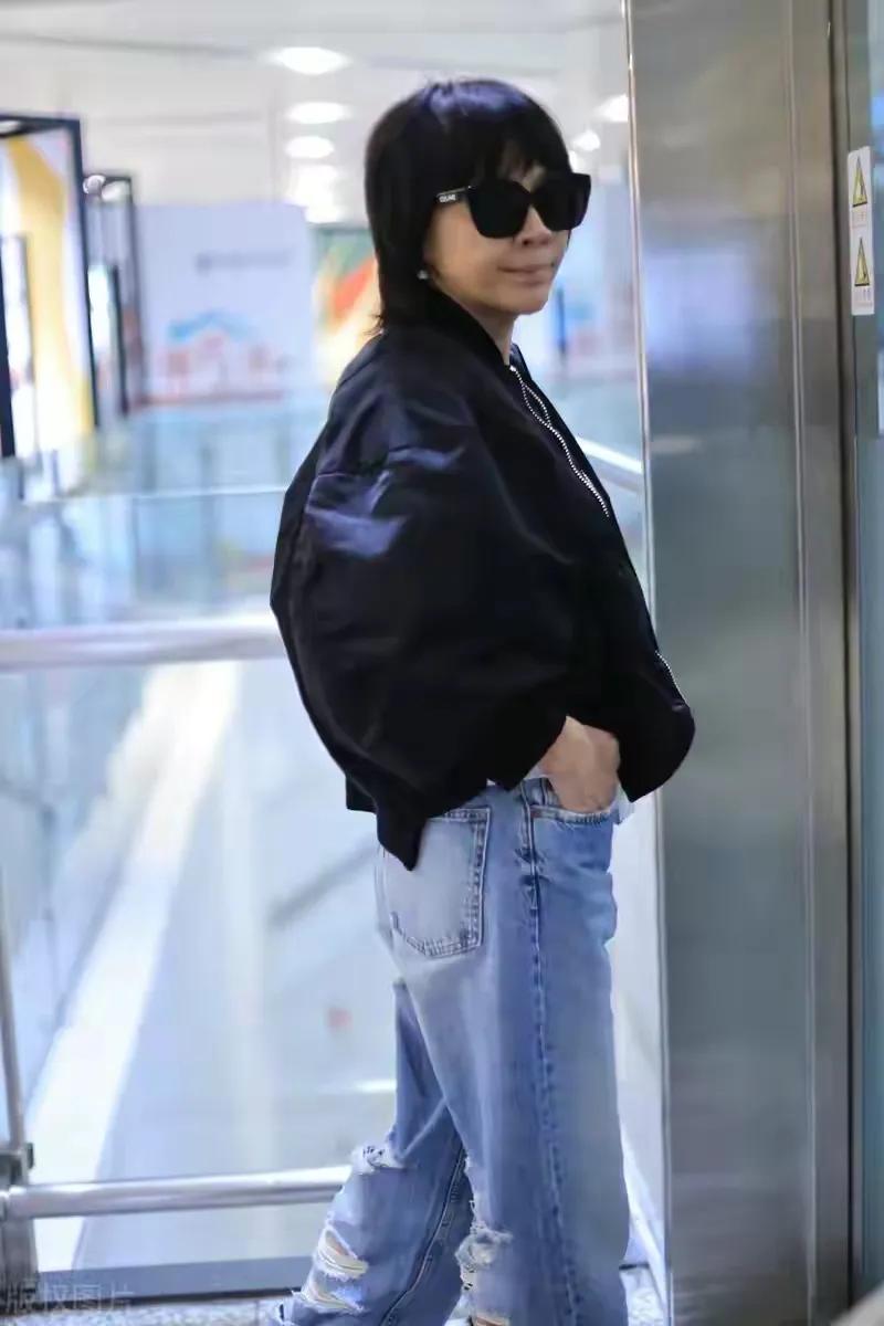 刘嘉玲私服依然霸气十足。
#刘嘉玲财力惊人# 
#刘嘉玲那点事# 
#娱评大赏#