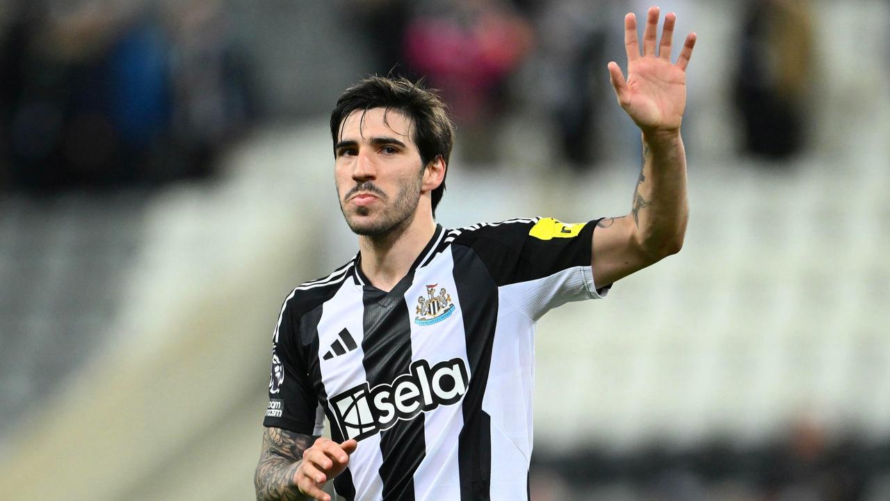 斯基拉报道，曼市双雄以及阿森纳都将在今夏争夺纽卡中场托纳利。
纽卡方面若出售托纳