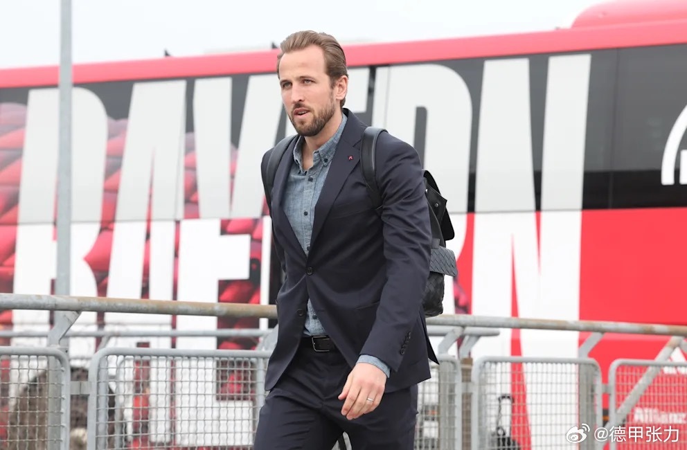 凯恩回到训练场并且跟随拜仁前往亚特兰大，但孔帕尼并没有给出他是否会回到首发的明确